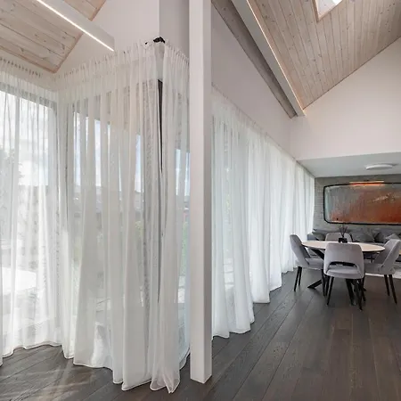 Luxury 2 Bd With Terrace By Hostlovers Apartment