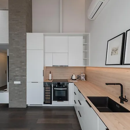 Luxury 2 Bd With Terrace By Hostlovers Apartment