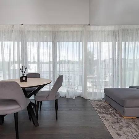 Luxury 2 Bd With Terrace By Hostlovers Apartment *