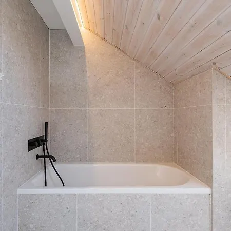 Luxury 2 Bd With Terrace By Hostlovers