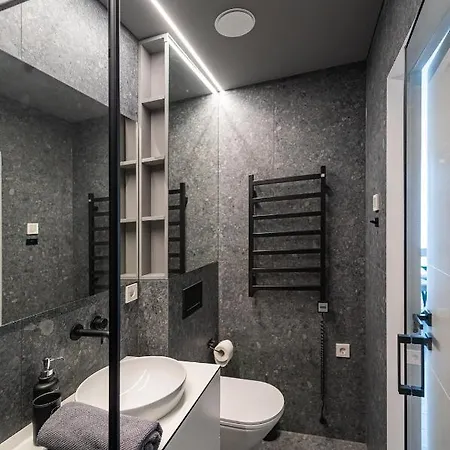 Luxury 2 Bd With Terrace By Hostlovers Apartment