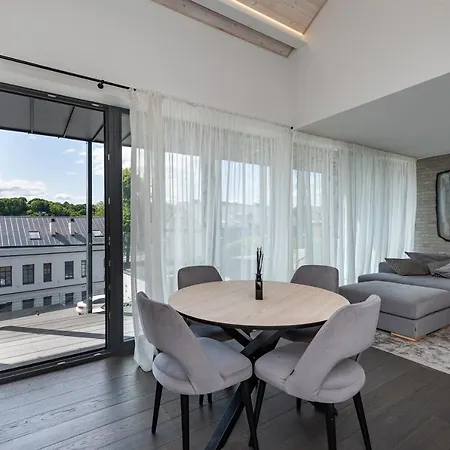 Luxury 2 Bd With Terrace By Hostlovers
